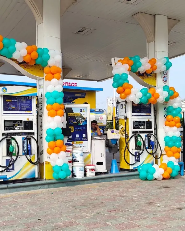 A custom-shaped balloon garland for a petrol pump in Noida. This tricolor design wraps around the fuel dispensers for an Independence Day event.