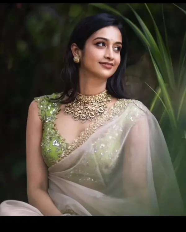 This is what my 'soft glam' philosophy is all about. I focus on creating luminous skin that looks and feels natural, paired with features that are beautifully defined but not overpowered. It's the perfect camera-ready look for any special occasion.