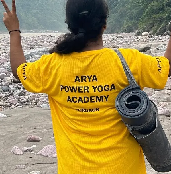 A student from our 300-hour YTTC, ready for practice on the banks of the Ganga. This journey is about embodying the yogic lifestyle.