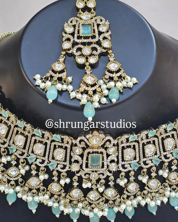 Unique caption for media id 1 describing the specific jewellery and look.