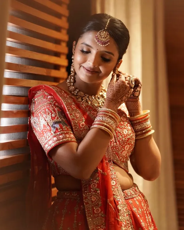 I’ve never been a makeup girl, so I just wanted to feel like me. This bride's testimonial says it all. For her traditional red lehenga look, we kept it light, fresh, and true to her.