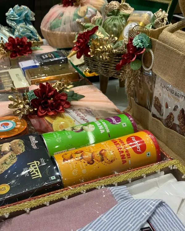 A glimpse of a complete trousseau packing project. We use decorative trays, baskets, and elegant wrapping to present everything from snacks and clothes to other gifts for the family.
