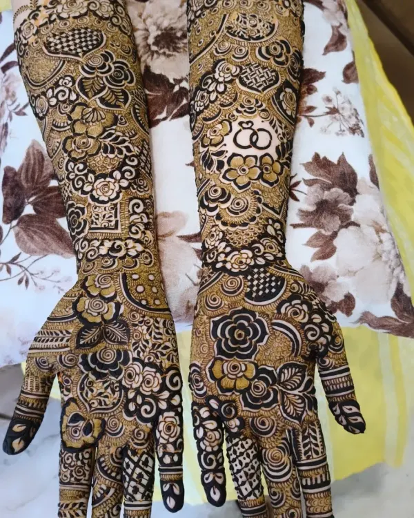 A perfect example of an engagement design. This full-hand mehndi includes a drawing of two rings, symbolizing the union.