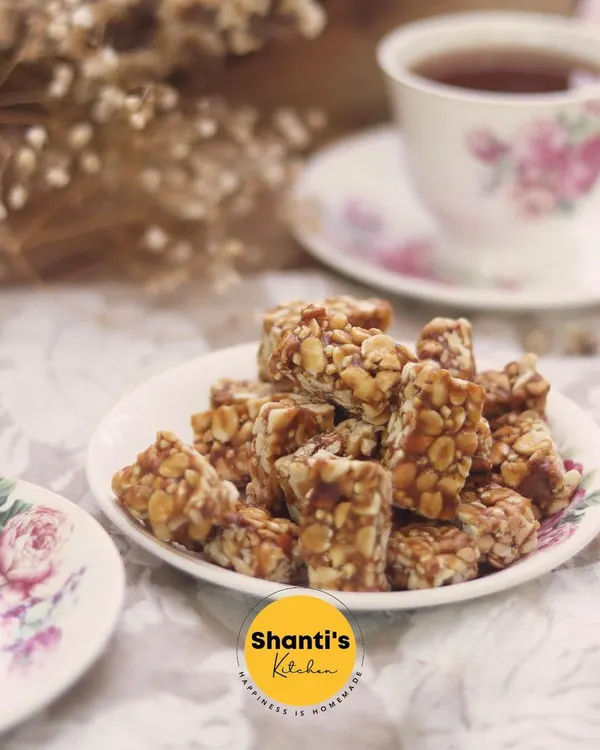 The classic combination of chai and chikki is a timeless comfort. Here is my crunchy peanut chikki, the perfect sweet bite to enjoy with a hot cup of tea. It’s a simple pleasure that reminds me of my childhood.