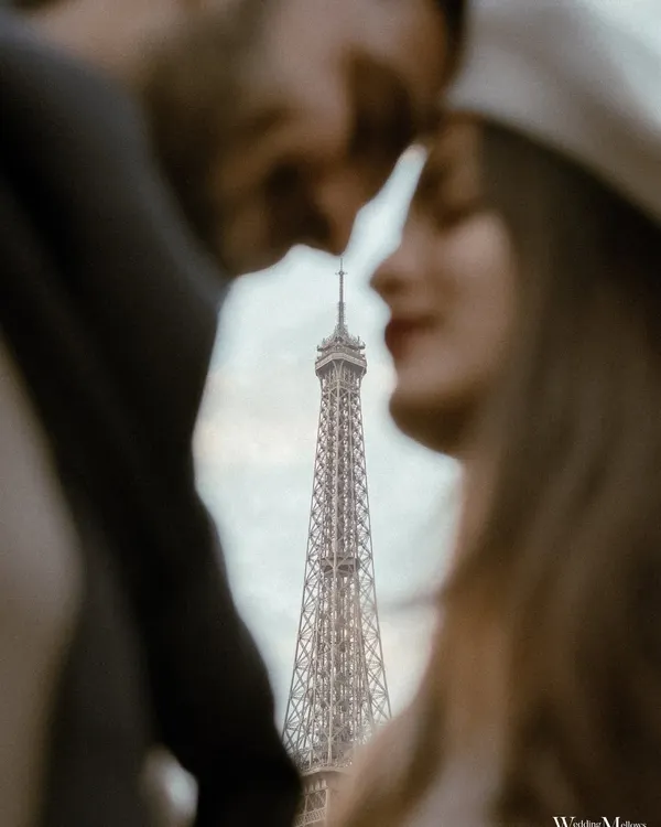 This is what a fairytale in Paris looks like. I framed Meet and Tisha's quiet moment with the Eiffel Tower in the background, creating an artistic and timeless pre-wedding portrait that feels both iconic and deeply personal.