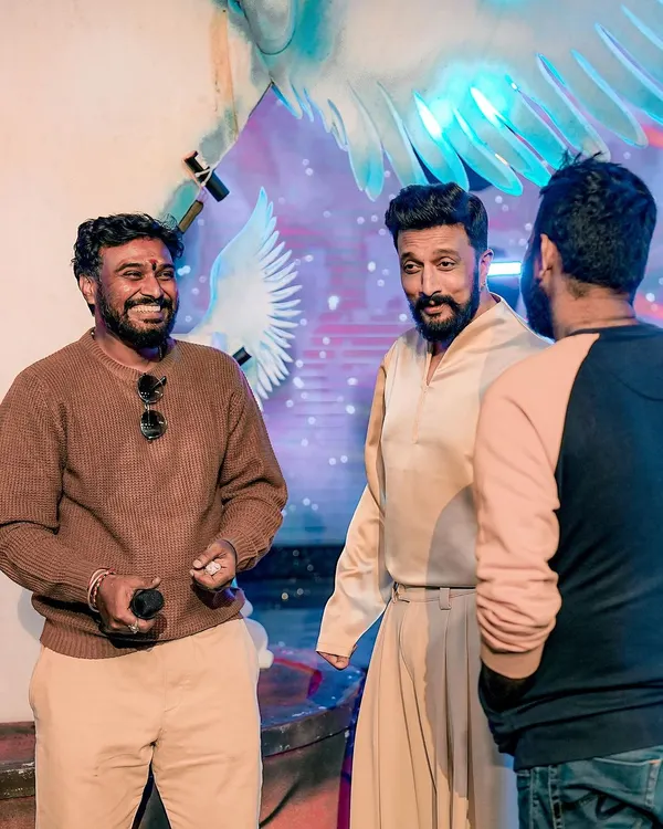 Sharing a laugh with Kiccha Sudeep sir during the grand launch of Bigg Boss Season 11. These moments on set are always memorable and I'm always excited for these collaborations.