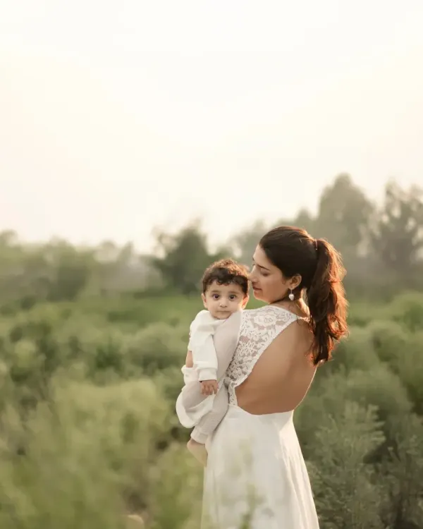 In the quiet embrace of nature, a mother holds her world. This is the kind of magic I live to capture, the unspoken bond that needs no words. This outdoor portrait uses soft, natural light to create a dreamy, timeless feeling, focusing purely on the connection between mother and child.