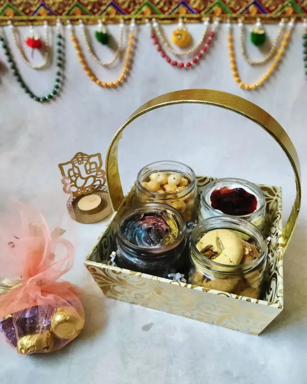 This Diwali hamper is a basket full of joy, featuring two of my signature cake jars, a jar of homemade ghee-based Pistachio Nankhatai, and another with roasted Peri Peri makhana for a savoury kick.
