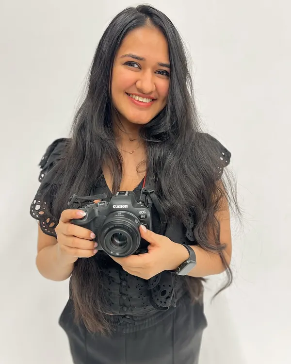 This is me, Mahek Khanna. I am a food photographer and visual storyteller who traded a career in banking to follow my creative passion, helping brands bring their stories to life through compelling visuals.