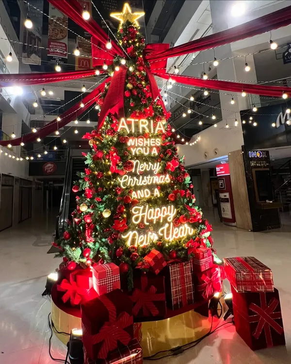 The centerpiece for the Atria Mall's holiday celebration. This Christmas tree installation combined traditional decor with a modern twist, featuring a custom neon sign that lit up the space with festive cheer.