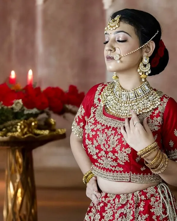A moment of quiet elegance. This look features a soft-focus base, a classic winged liner, and a perfectly defined lip, ensuring the bride feels serene and beautiful.