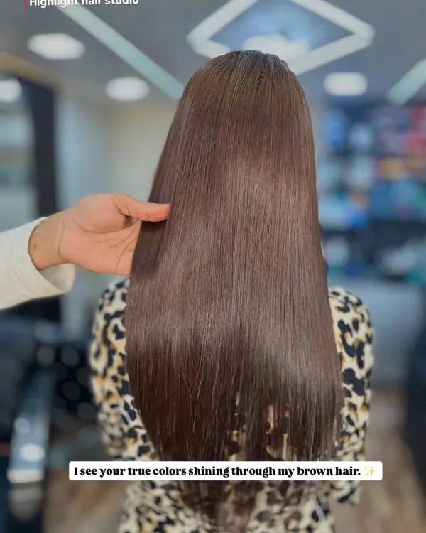 A perfect example of our global color service. This rich brown shade is sleek, shiny, and full of life.