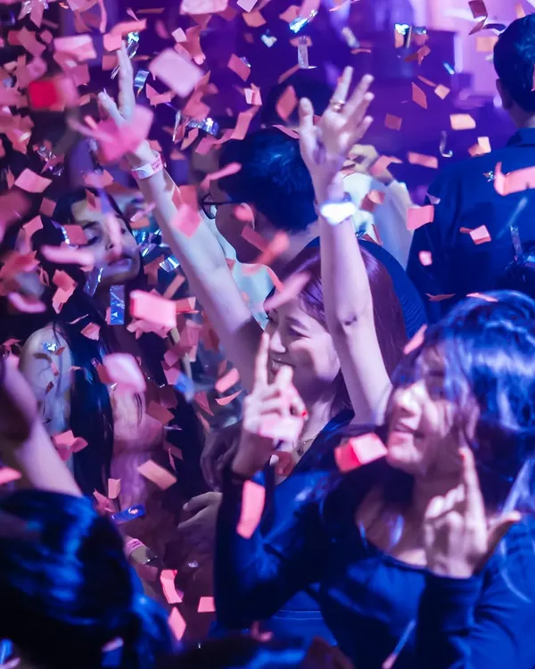 This is the peak moment I live for. A packed dance floor, hands in the air, and a massive confetti drop. I bring this level of energy and production to every major club night and private event.