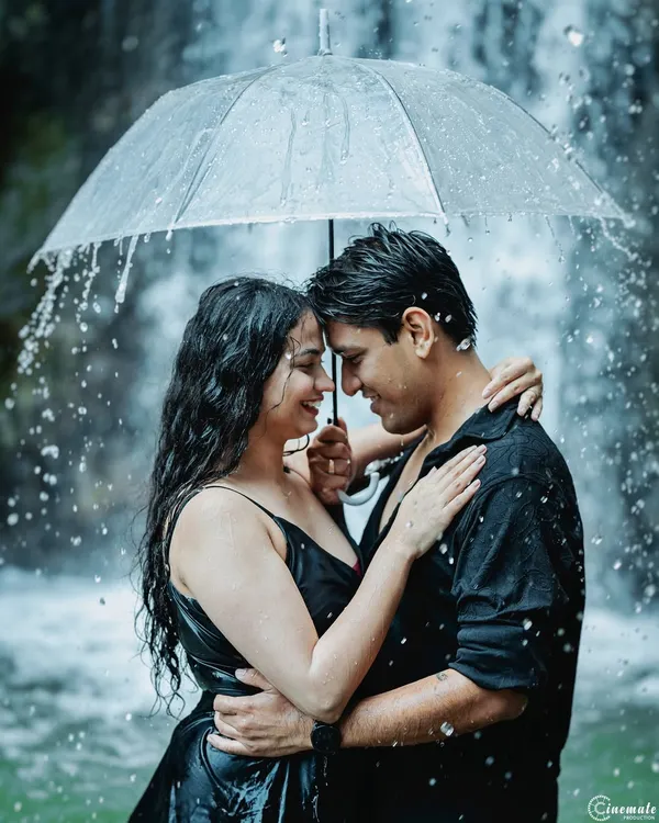 A truly cinematic moment captured for this couple near a waterfall in Mussoorie. I love creating these dramatic, romantic scenes that feel like they are straight out of a movie, using natural elements like water and light to add to the story.