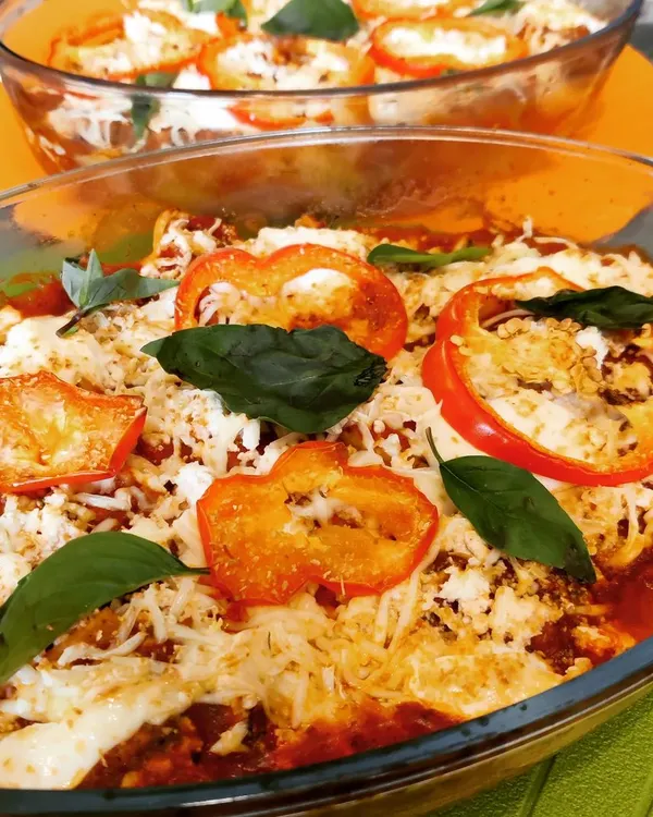 Our vegetarian Lasagna is a true comfort food classic. Layers of pasta, a rich vegetable bolognese sauce, and creamy béchamel are baked with a generous topping of cheese until golden and bubbly.