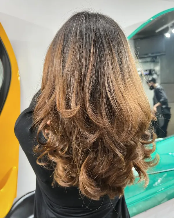 This is my signature Honey Caramel Balayage, a timeless look that adds dimension and warmth. I hand-paint each section to create a natural, sun-kissed effect with soft, blended layers and a bouncy, styled finish.