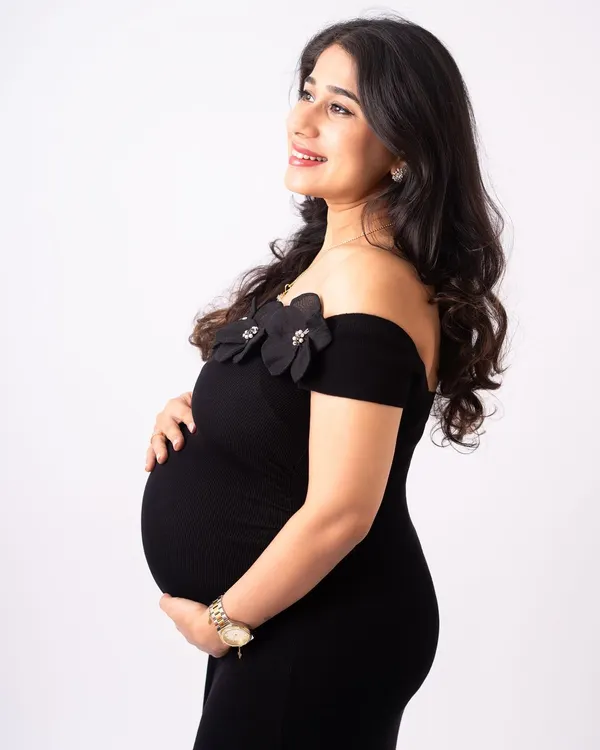 A classic portrait that radiates grace. This black off-the-shoulder gown is a favorite from my client closet, perfect for creating a timeless and elegant look that focuses on you and your beautiful bump.