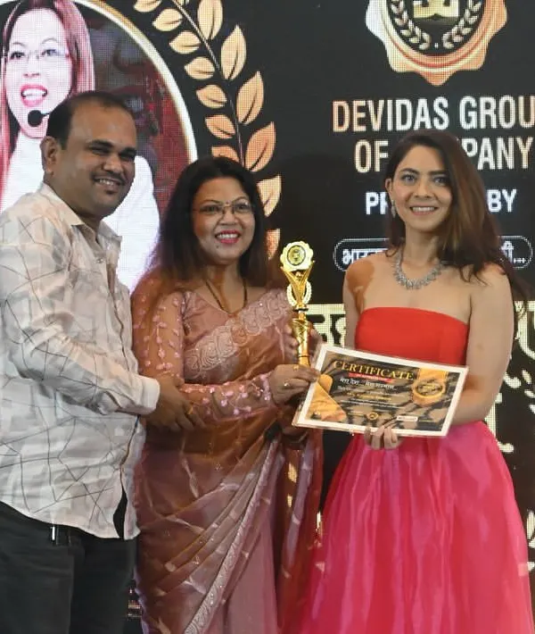 A proud moment receiving an award from renowned Bollywood actress Sonalee Kulkarni. Her appreciation for my work is a huge source of encouragement.