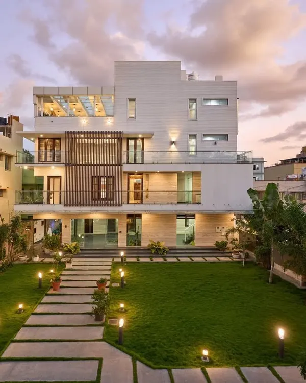 'Wilasa' is an opulent villa where the landscape is as important as the house itself. The ample foreground with its manicured lawn provides a serene setting for the built form, whose facade is a play of solids and voids.