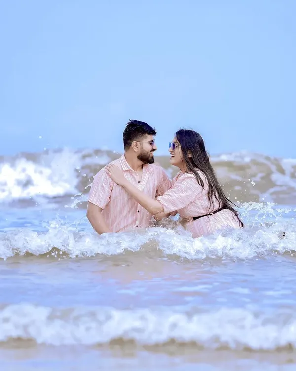 Let's create unforgettable memories with a pre-wedding beach photoshoot. I provide coordinated outfits and capture those candid, joyful moments against the backdrop of the waves.