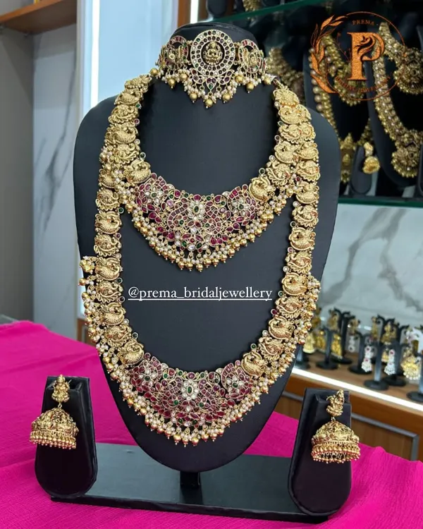 A stunning antique-finish peacock design choker and haram set. This is a very popular choice for Muhurtham ceremonies, featuring intricate work with kemp stones.