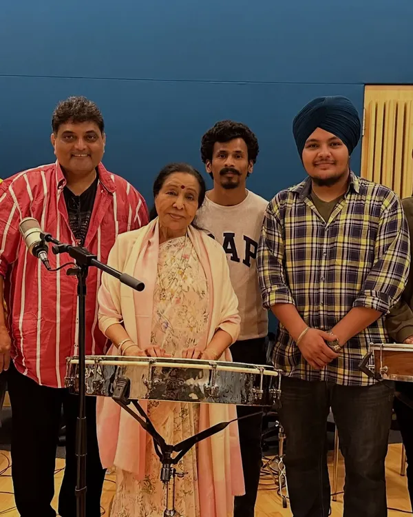 A cherished photo with the legendary Asha Bhosle ji. Her timeless music has been an inspiration, and to receive her blessings in person was an unforgettable honor.