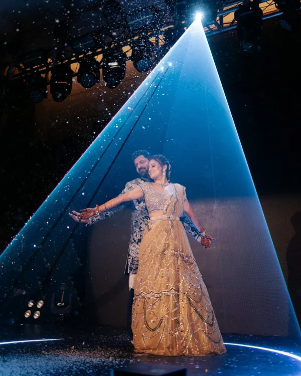 We believe every couple deserves a movie-moment. Here, under a single spotlight with a shower of magic, we created an unforgettable first dance. This is the heart of what we do: turning your dreams into breathtaking reality. ✨