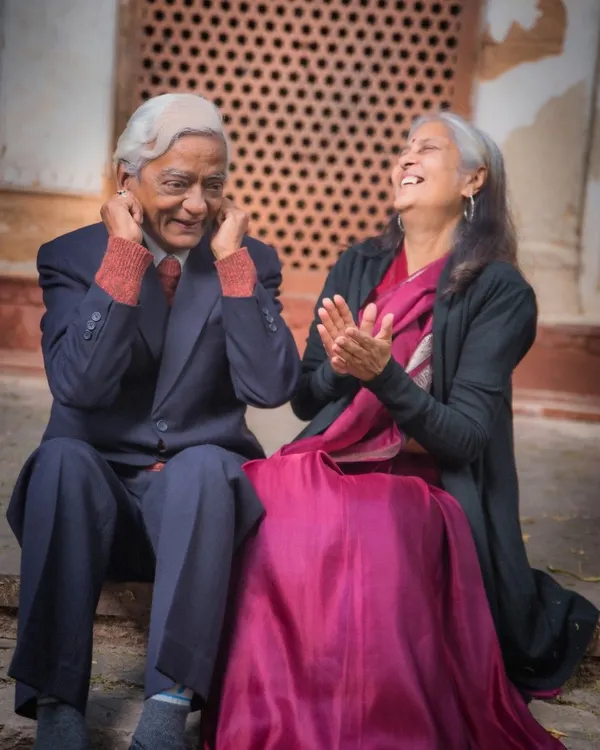 The heart has no wrinkles. This candid moment of shared laughter between the couple during their 50th-anniversary shoot is pure gold. It’s a beautiful reminder that joy is timeless.