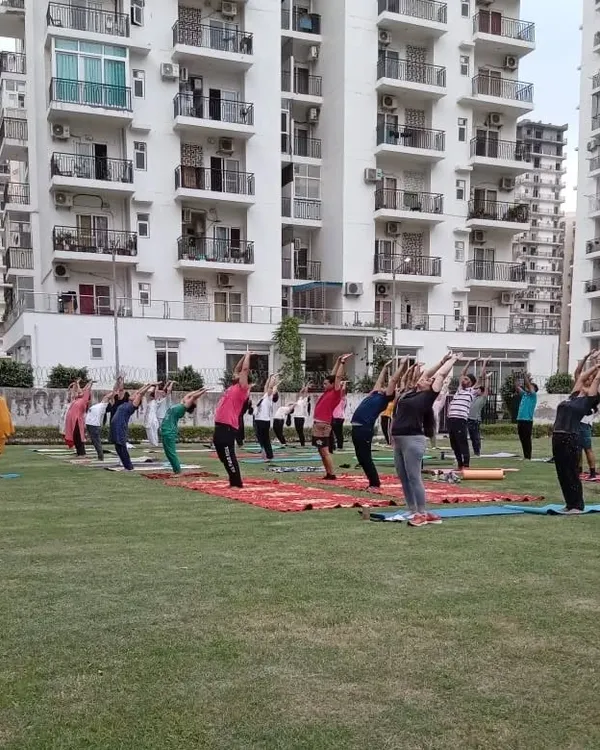 A wide shot of our International Yoga Day event. It was wonderful to see so many people from the community come together to practice in the park.
