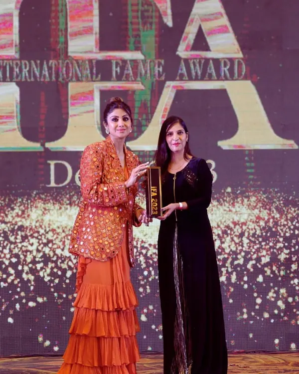 A proud moment receiving the International Fame Award for Best Hair & Makeup Academy from the graceful Shilpa Shetty. This award validates our mission to provide world-class education.