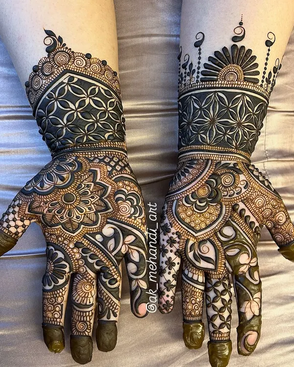 This is the kind of full-coverage, symmetrical bridal mehndi I love to create. Notice the fine lines and the balance between the intricate patterns and bold elements, designed to make your hands look absolutely stunning on your big day.