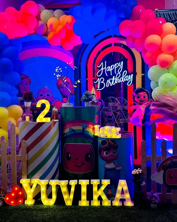 I love bringing popular themes to life, and this Cocomelon party was a joy to create. The vibrant colors, character cutouts, and custom details like the marquee name and number make it a complete world for the kids to step into. It’s a full-stage setup perfect for photos and making memories.