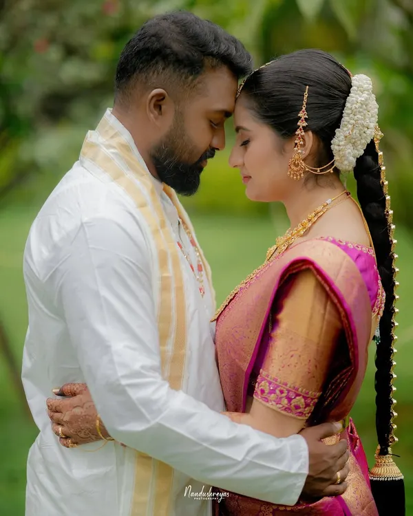A moment of quiet intimacy. This close-up forehead-to-forehead pose against a natural backdrop is perfect for capturing the deep, unspoken connection between a couple.