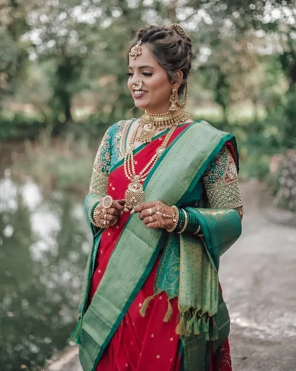 An adorable moment between a Maharashtrian bride and groom. Her look is complete with the traditional 'mundavalya' and 'nath', paired with glowing makeup.