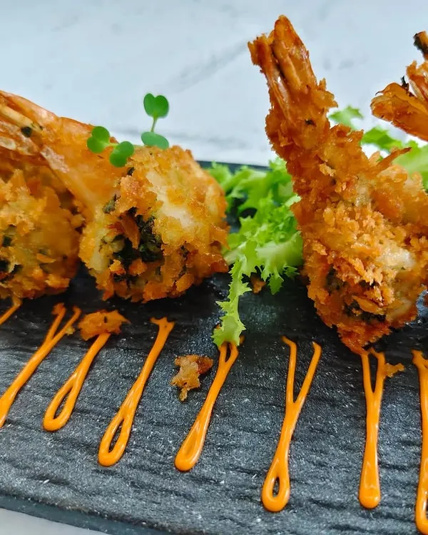 When prawns meet crunch and chimichurri magic, you get next-level happiness. Our Panko Crumb Chimichurri Prawns are fried to perfection for maximum crunch and an explosion of zesty, herby flavor.