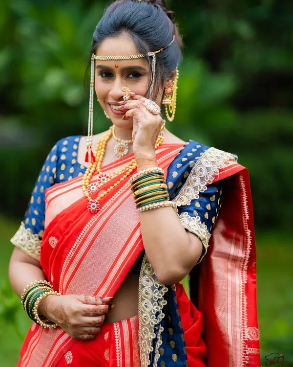A candid moment with my beautiful Maharashtrian bride. Her minimal makeup and the delicate way she adjusts her nath highlight the natural, understated elegance I strive for in every bridal look.