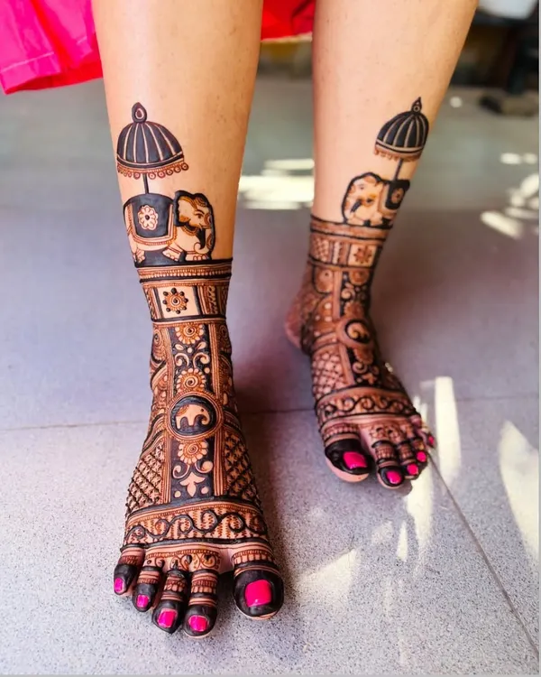 A classic foot design with a decorated elephant under a royal umbrella, perfect for a traditional bride.