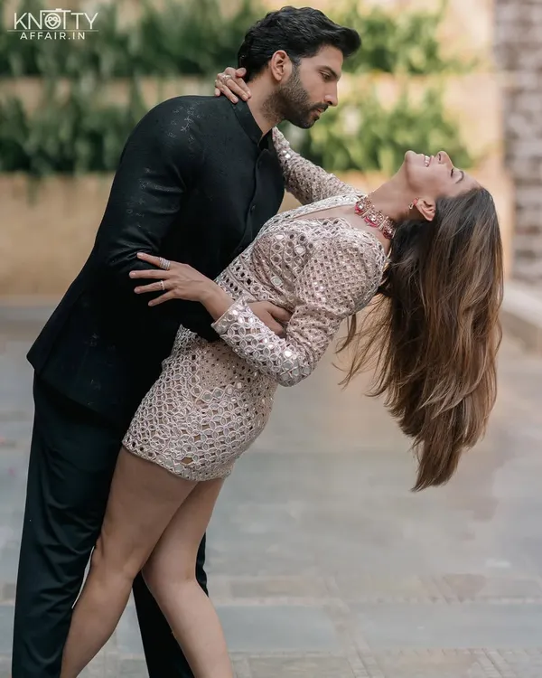 A fairytale dip that feels straight out of a movie. I love creating these high-energy, glamorous moments that capture the pure joy and romance of a couple's love story. This shot with Malvika and Pranav was all about celebrating their connection with style and flair.