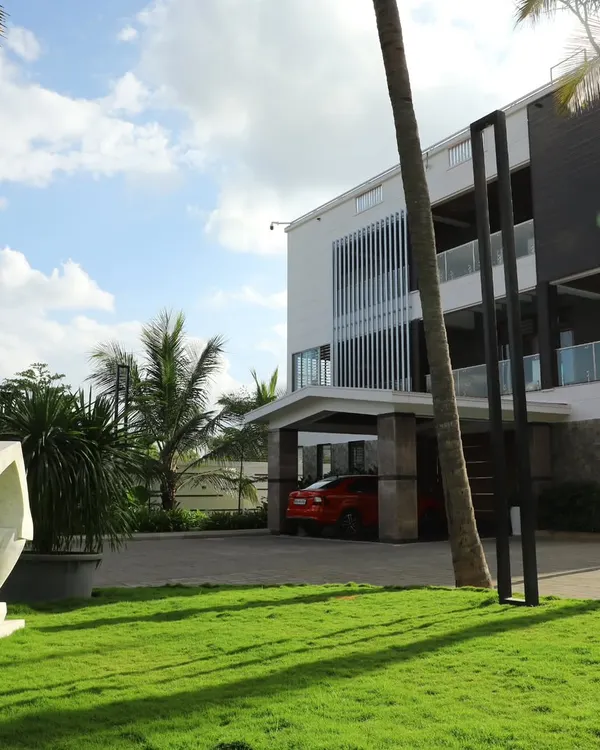 A pristine lawn in front of a modern home. My comprehensive turf care service ensures the grass remains dense, green, and perfectly manicured, enhancing the property's overall look.