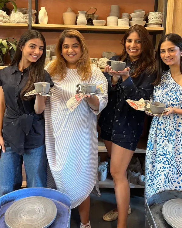 That post-pottery glow. Nothing beats the joy of muddy hands, happy hearts, and handmade memories with friends at our studio.