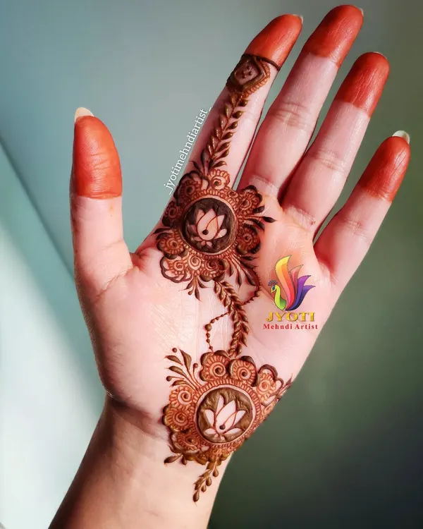 A perfect example of a minimalist design. This pattern features two lotus mandalas connected by a delicate chain, resembling a piece of hand jewelry.