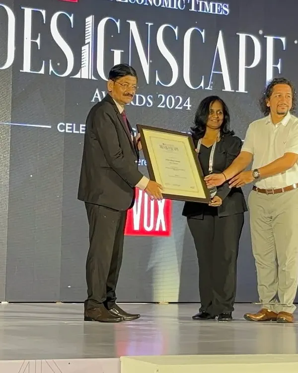 It was an honor to receive the ETRealty DesignScape Award for our "Brick Weave House" project in the Private Residences category.