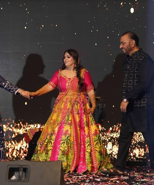 A beautiful moment on stage with the family. We choreograph performances that involve everyone, creating memories that last a lifetime. I am proud to be called the 'King of wedding choreographies'.