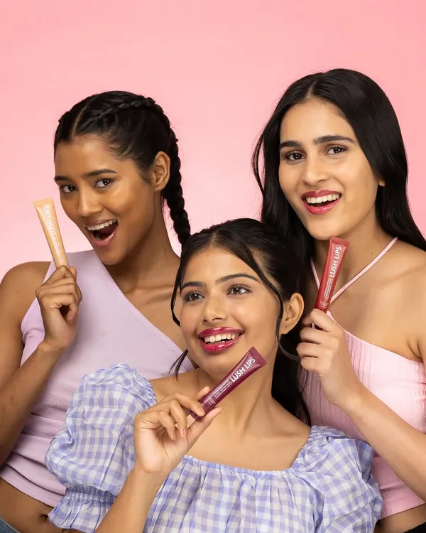 We love capturing genuine smiles and interactions. This group shot for a lip gloss brand feels like a fun moment between friends, making the product feel social, joyful, and perfect for everyday wear.
