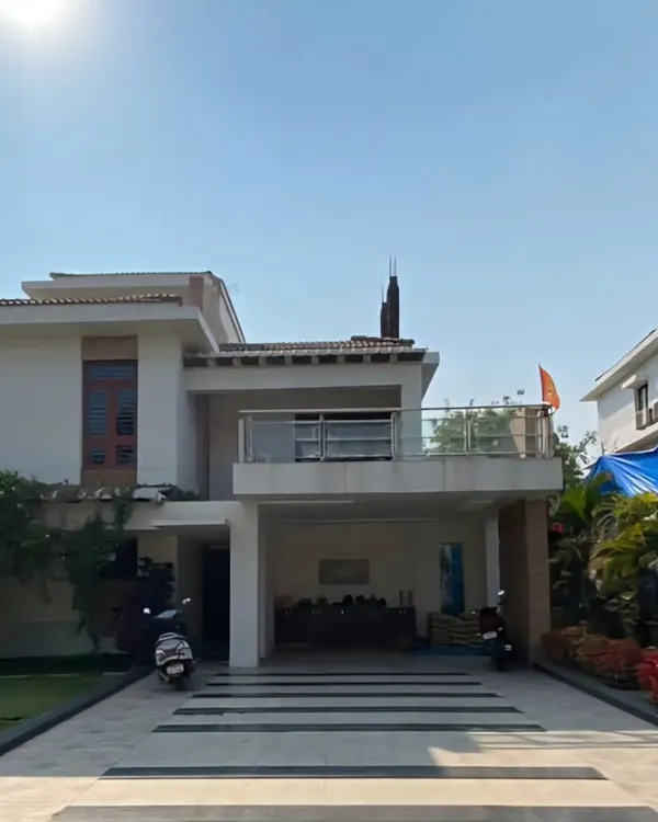The starting point for our Villa re:FORM project in Hyderabad. A standard suburban house with untapped potential for a modern redesign.