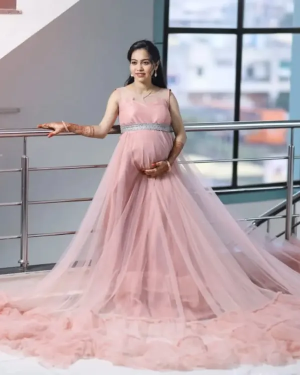 Create your own fairytale moment with this beautiful pink maternity gown featuring a long, detachable tail. My rental options start at just 499, with sizes for everyone.