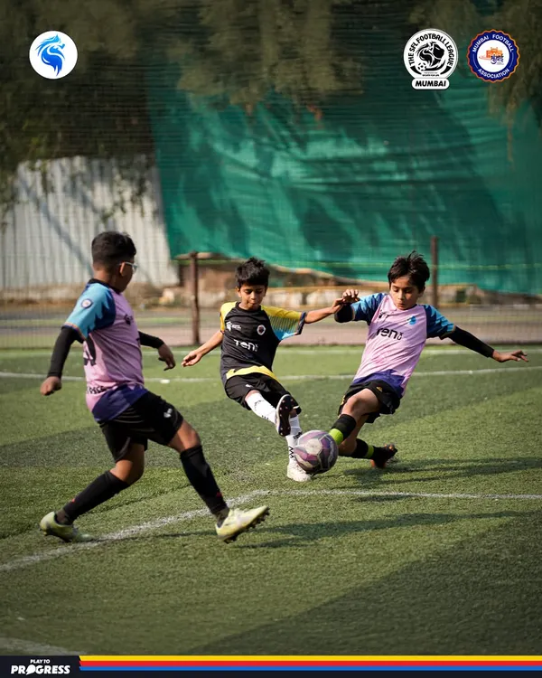 Intensity in every frame. Two players locked in a battle for the ball during an SFL Mumbai league match. This is the competitive spirit we nurture.