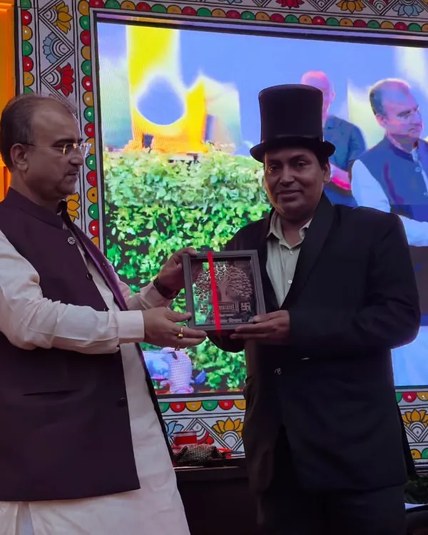 Receiving an award from Bihar's Health Minister, Shri Mangal Pandey, at the Aarogya Mela in Patna. This was a proud moment, recognizing the success of the two-day show.