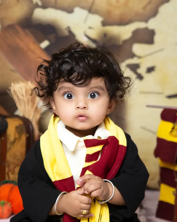 A magical start with this little one's Harry Potter themed sitter session. The wide-eyed wonder and detailed props, like the Gryffindor scarf and vintage map, bring the fantasy to life.