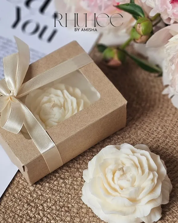 Where elegance meets fragrance. My handcrafted peony candle is delicately shaped to resemble a blooming blossom. It comes in a minimal kraft box, making it a perfect wedding return gift.